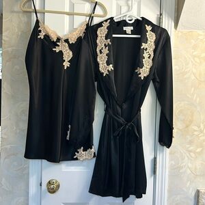 EUC Vintage Jones of New York Peignoir Set from the 70’s in Black with Ecru Lace